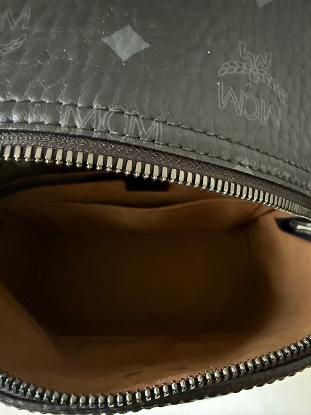 MCM Black Logo-Print Pebbled Leather Backpack - Picture 4 of 7